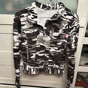 Hard Tail new Camouflage Women's Jacket Sz medium.